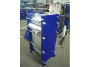 板式换热器板片的压制生产过程